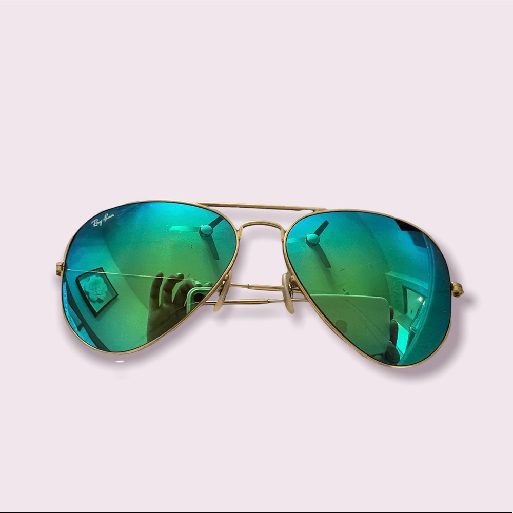 Mirrored Ray-Ban Aviators